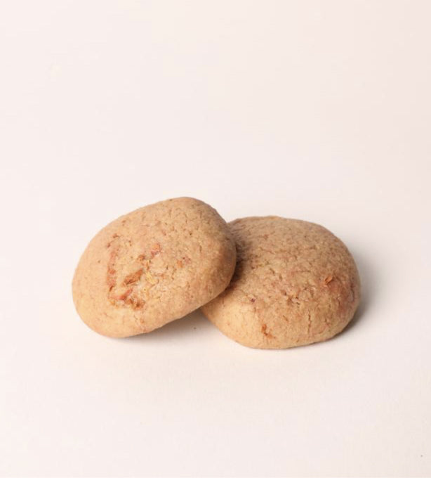Biscuit framboise et pétales de rose de Damas