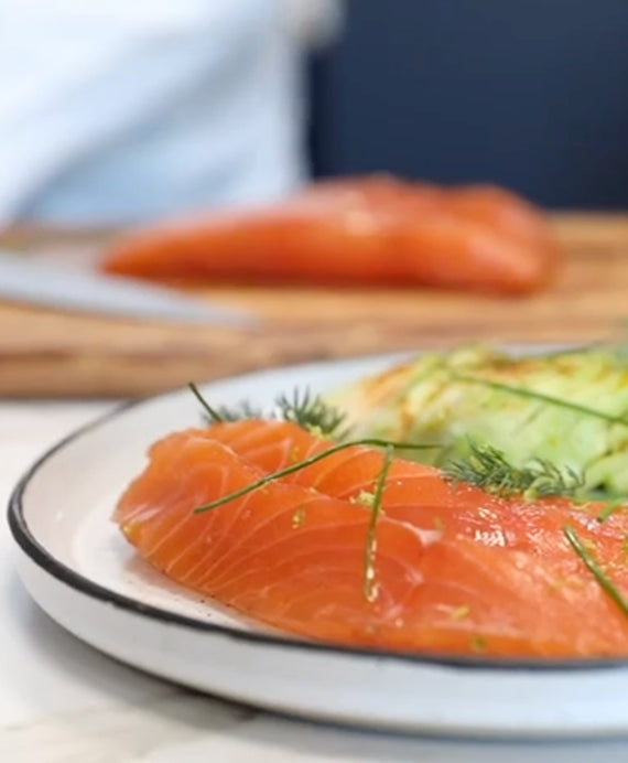pave-de-saumon-bio-facon-gravlax-au-the-fume-avocat-epice